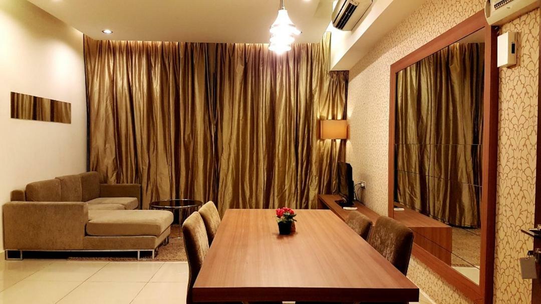 Regalia Exclusive Hostel Куала-Лумпур Экстерьер фото
